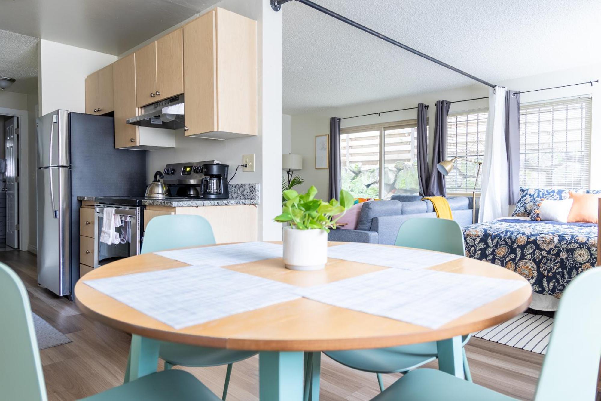 King Bed + Studio! Free Parking, Patio, Wfh Space! Сіетл Екстер'єр фото