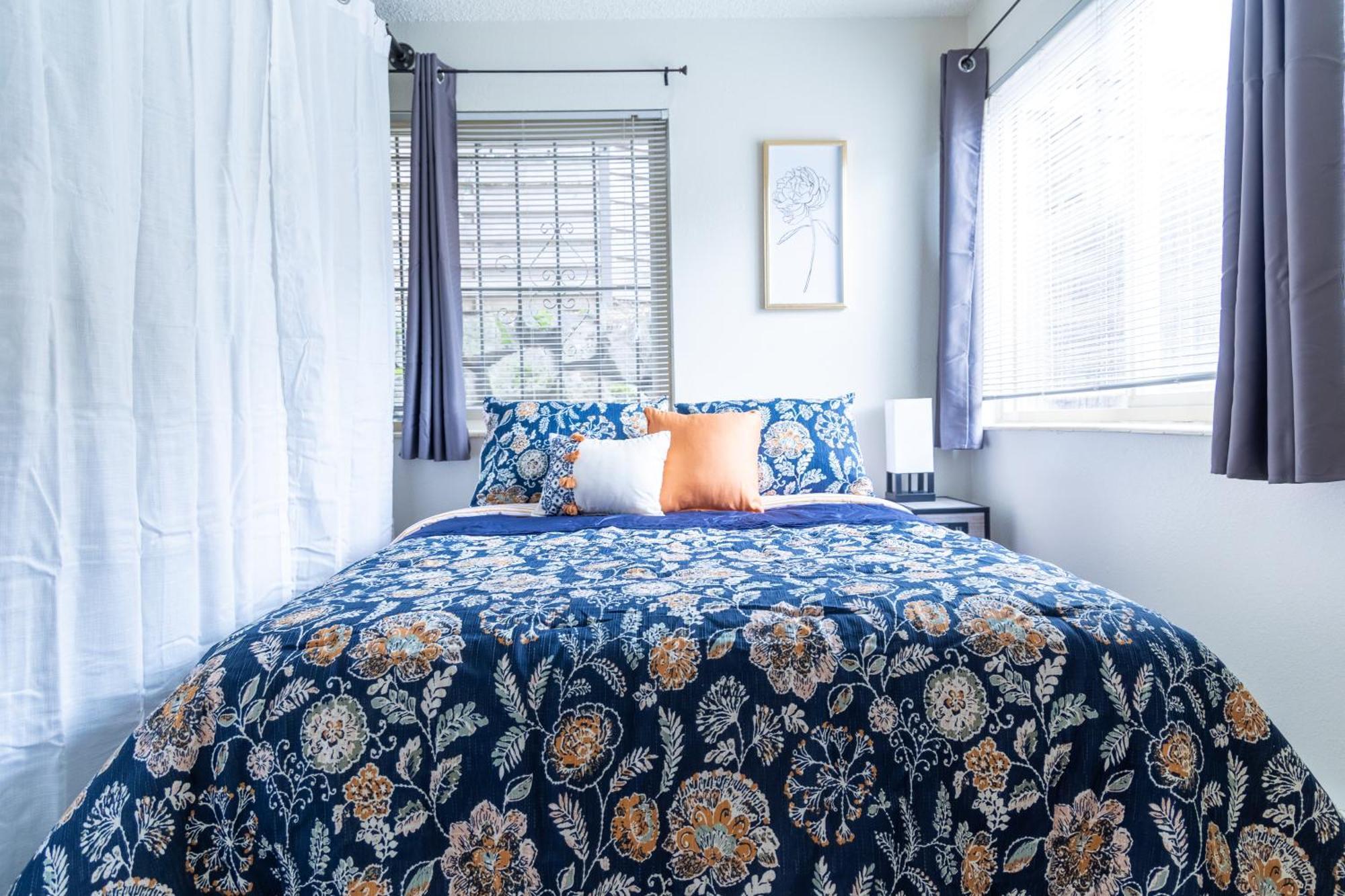King Bed + Studio! Free Parking, Patio, Wfh Space! Сіетл Екстер'єр фото