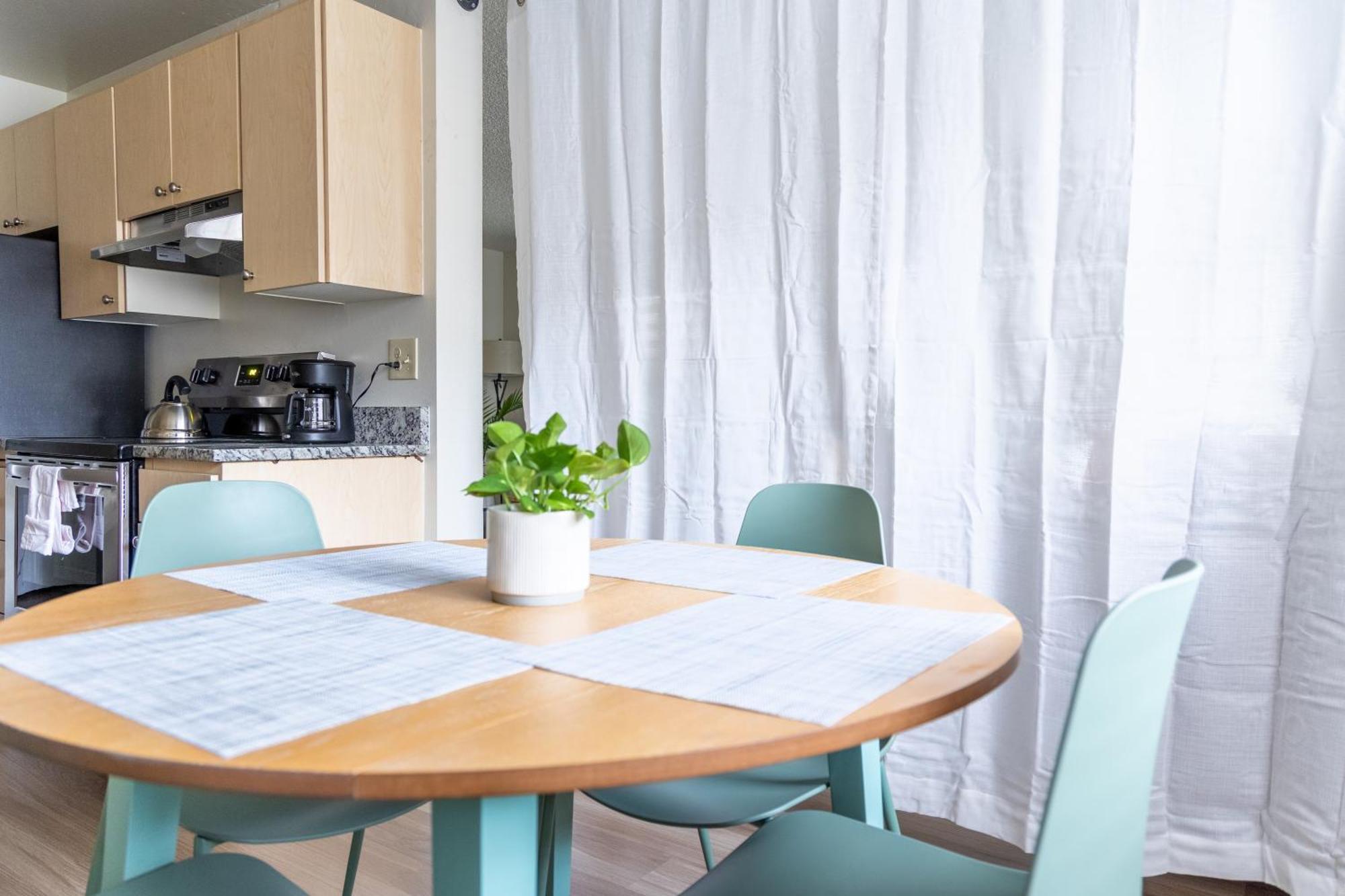 King Bed + Studio! Free Parking, Patio, Wfh Space! Сіетл Екстер'єр фото