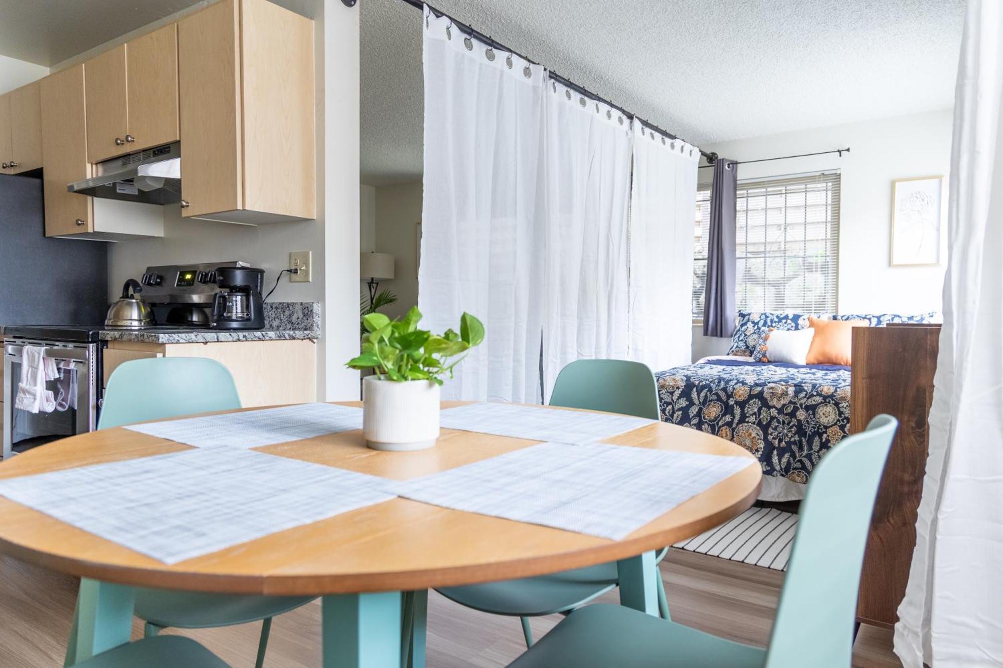 King Bed + Studio! Free Parking, Patio, Wfh Space! Сіетл Екстер'єр фото
